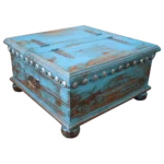 baul-rustico-exclusivo-de-madera-color-turquesa-con-conchos1