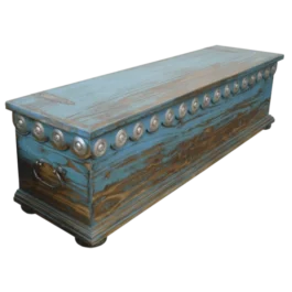 baul-vintage-turquesa-desgastado-con-detalles-de-cobre