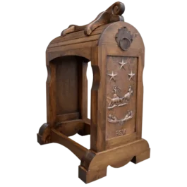 soporte-de-madera-tallado-con-motivo-ecuestre1