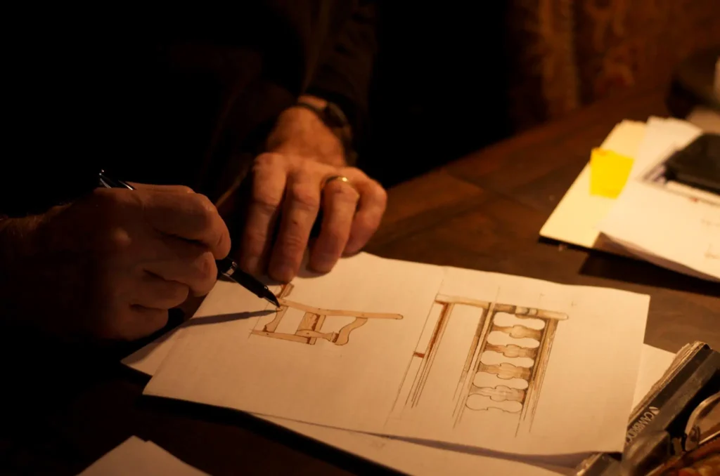 foto-de-jorge-kurczyn-diseñando